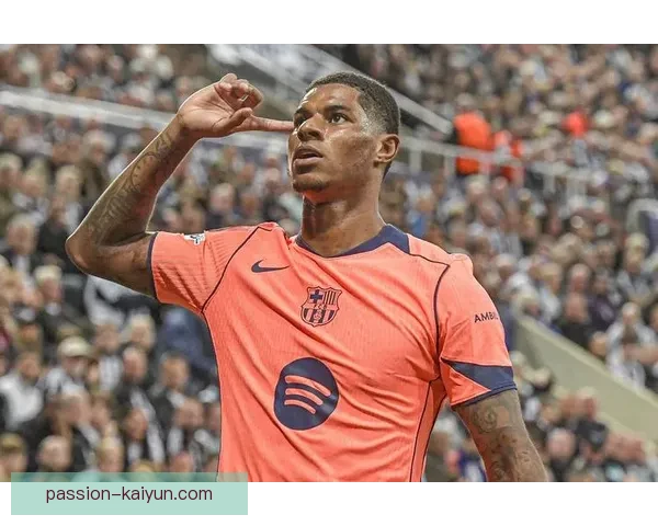 拉什福德边路配合表现稳健，助力曼联进攻效率提升