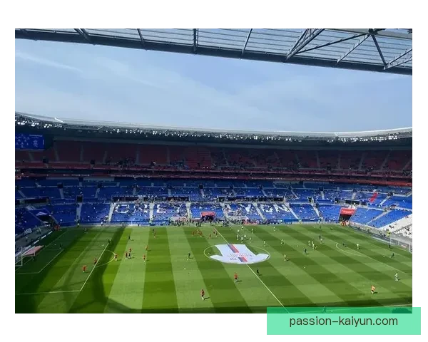 里瓦尔多持续保持状态回暖，备受关注的足球传奇回归场边助阵。